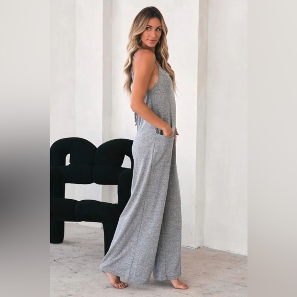 🌟NIP🌟-Relaxed Chic Sleeveless Wide-Leg Jumpsuit - Picture 4 of 7
